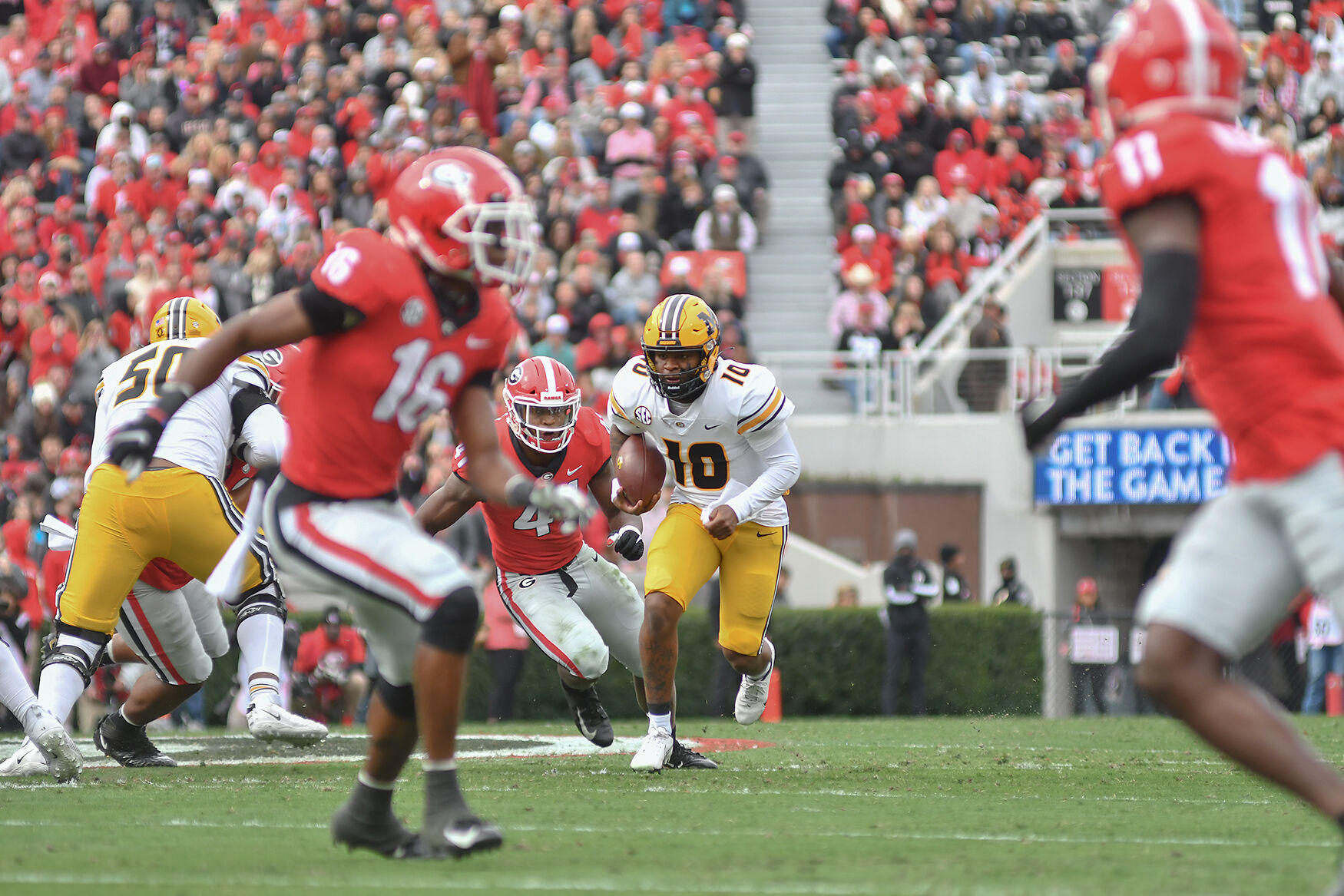 Tyler Macon runs with the ball